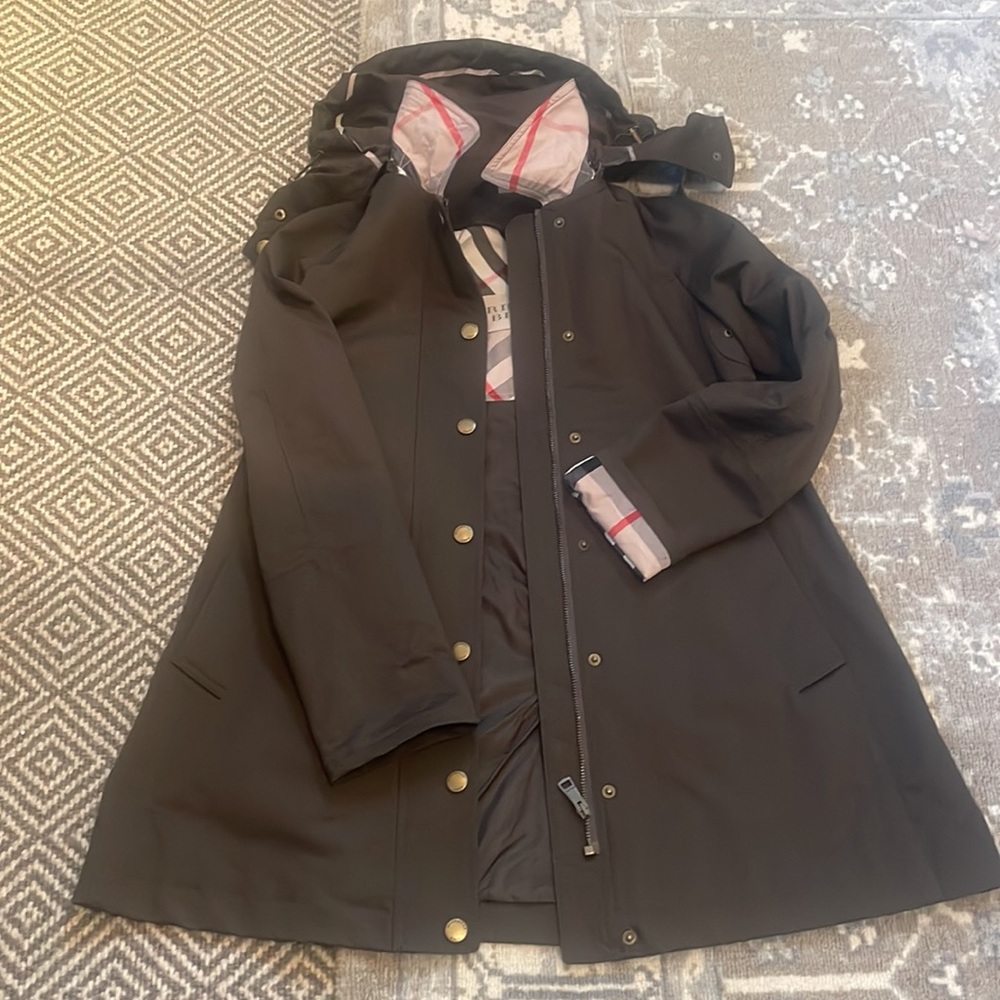 Burberry Coat Olive Green (Raincoat) like new - zip out lining, zip off hood